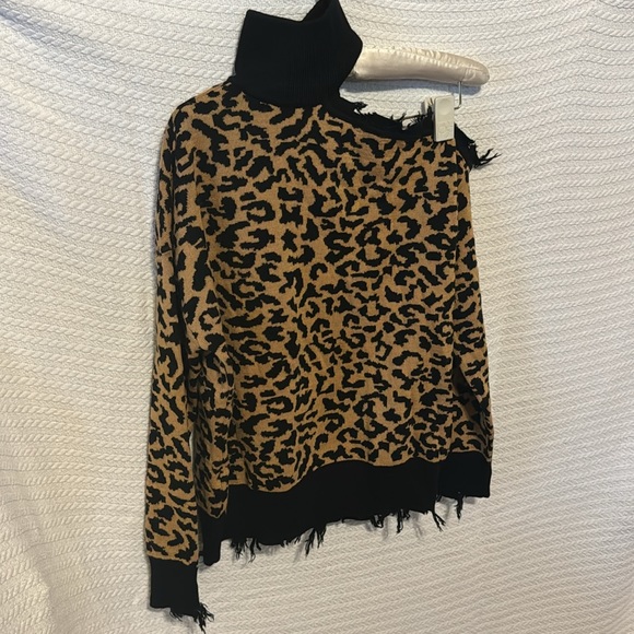 Lover and friends brand leopard sweater, cold shoulder size extra small - Picture 2 of 7